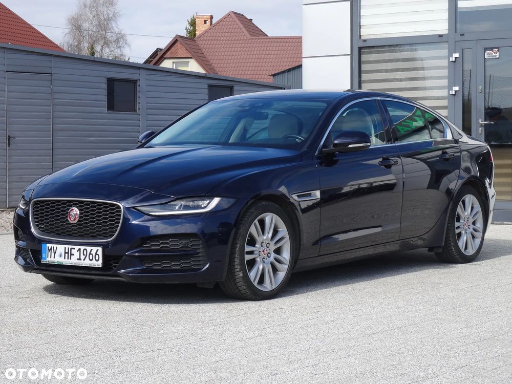 Jaguar XE 2.0 D180 R-Dynamic SE - 7