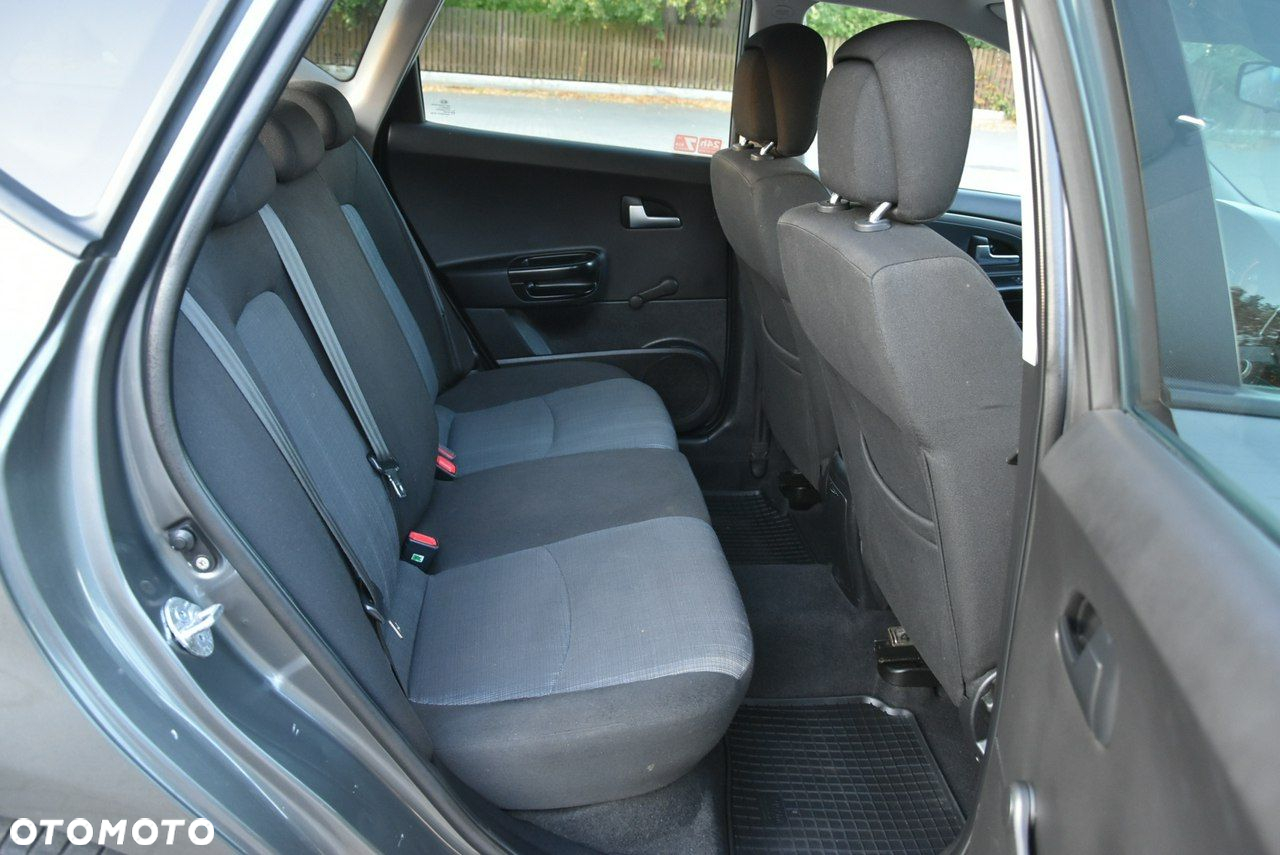 Kia Ceed - 12