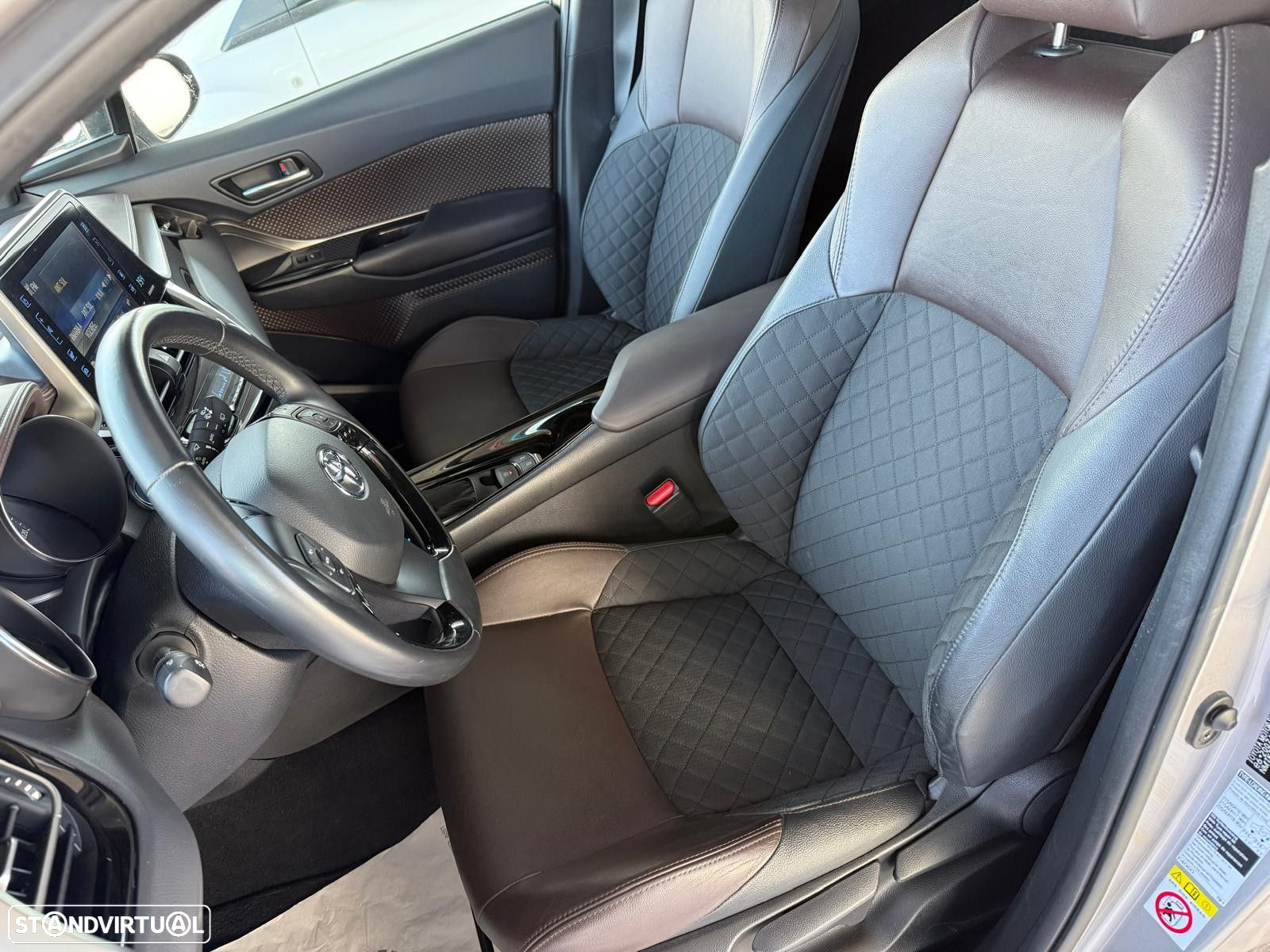 Toyota C-HR 1.8 Hybrid Exclusive+P.Luxury - 14