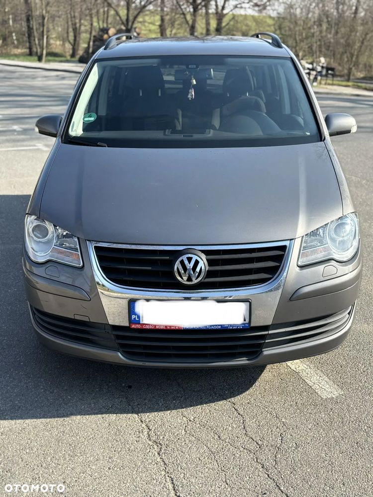 Volkswagen Touran 1.9 TDI Conceptline DSG - 3