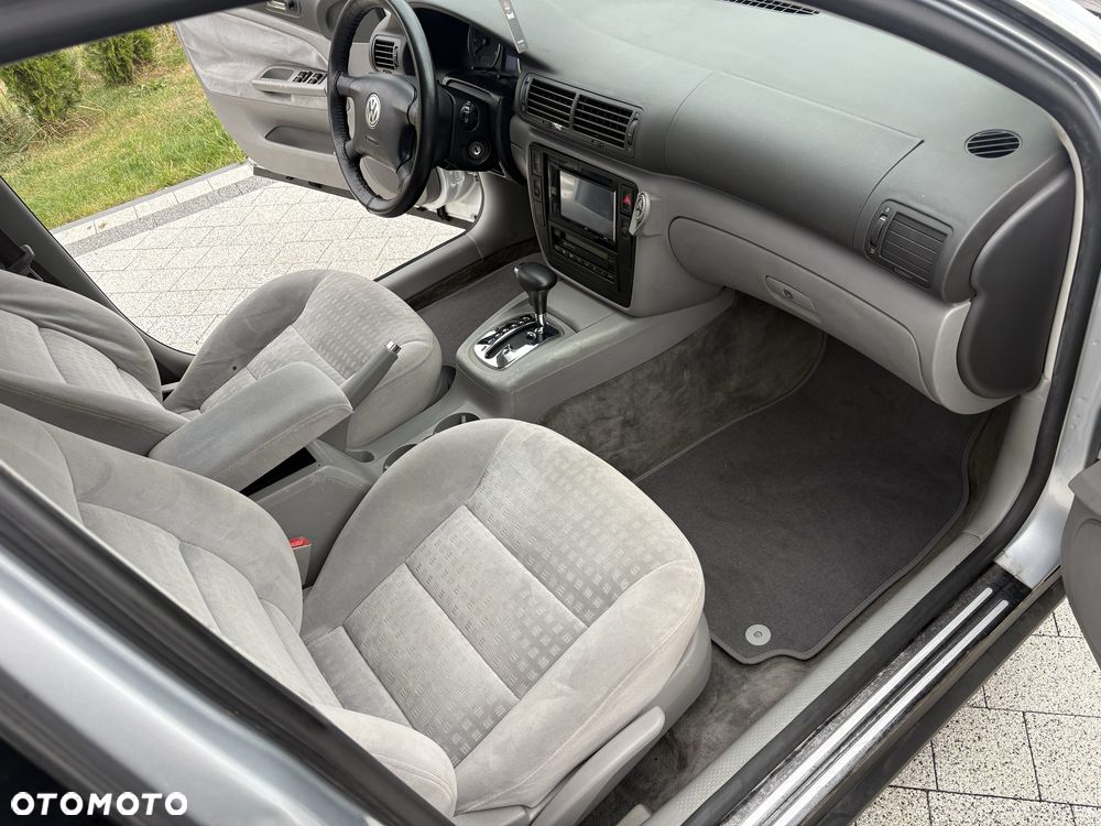 Volkswagen Passat - 8