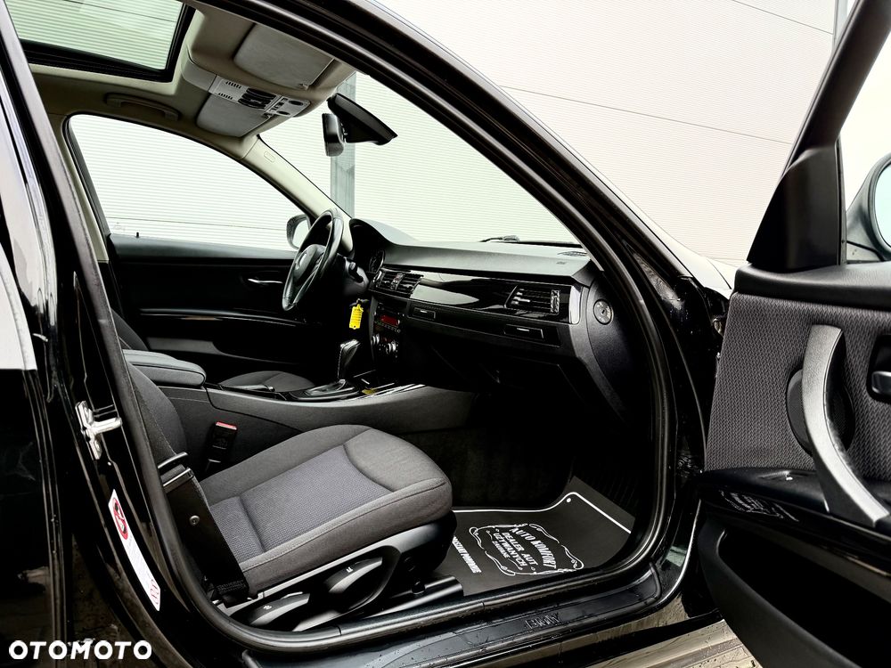 BMW Seria 3 318i - 31