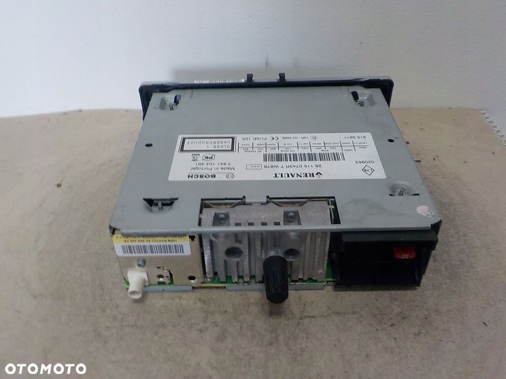 RENAULT MEGANE III RADIO FABRYCZNE KOD 281150743R - 3