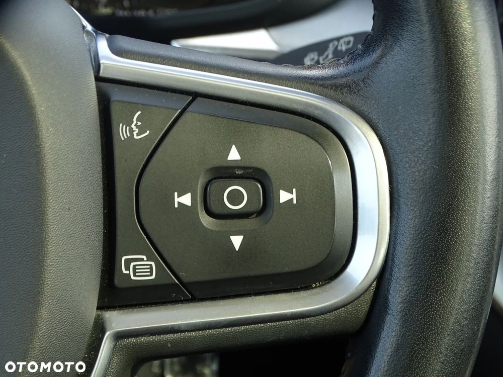 Volvo XC 60 T8 Twin Engine AWD Geartronic Momentum - 17