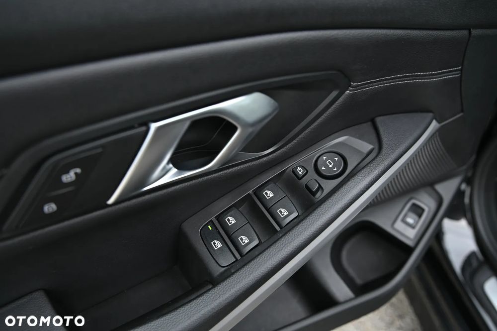 BMW Seria 3 - 25