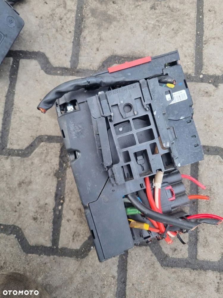 Klema moduł akumulatora Mercedes Klasa E W212 A2075400640 - 1