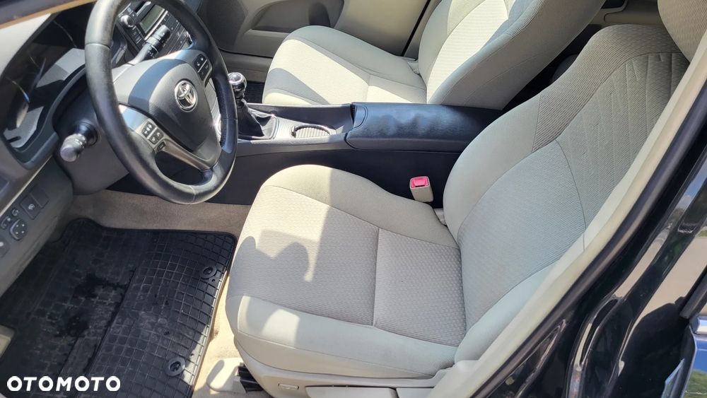 Toyota Avensis 2.0 D-4D 2010 - 8