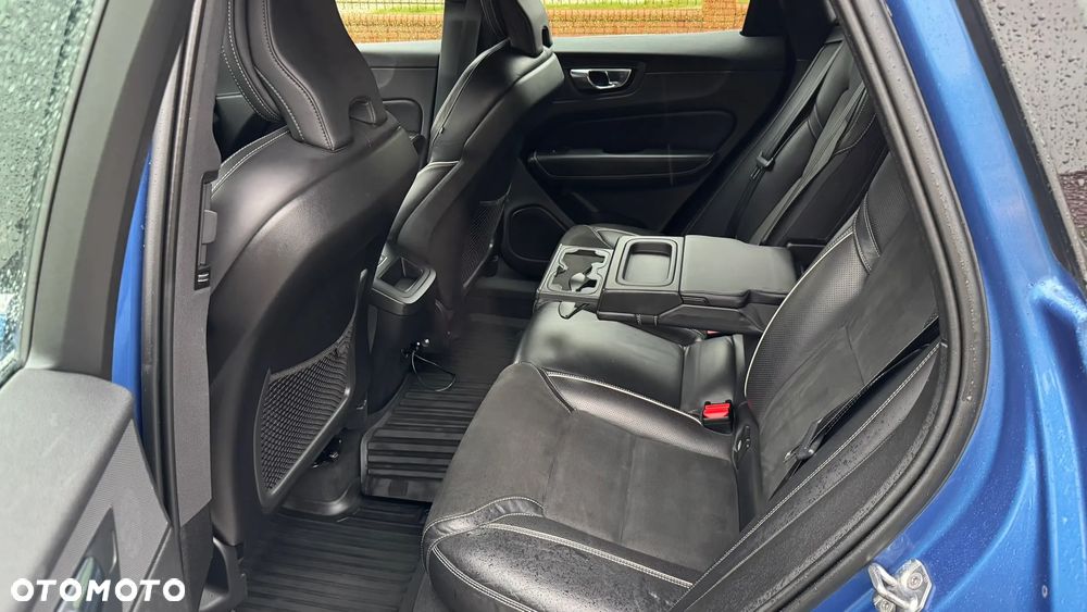 Volvo XC 60 T5 AWD R-Design - 7