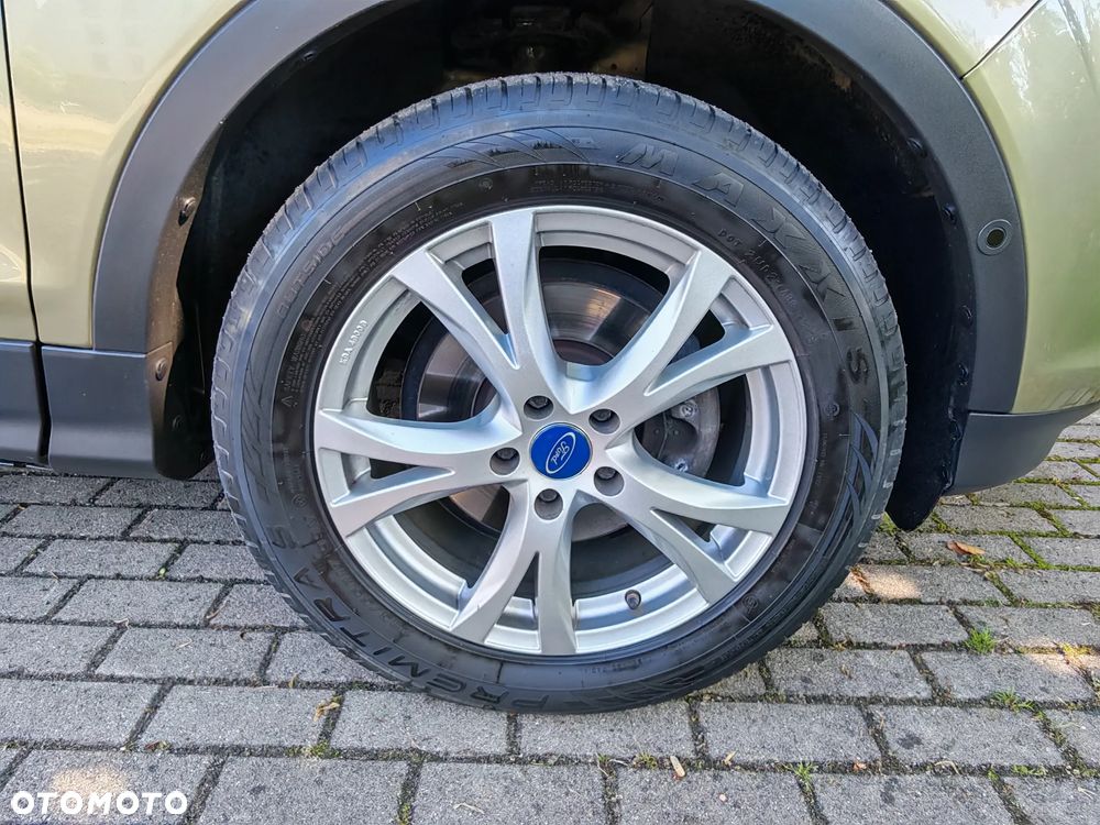 Ford Kuga 1.5 EcoBoost 2x4 Titanium - 32