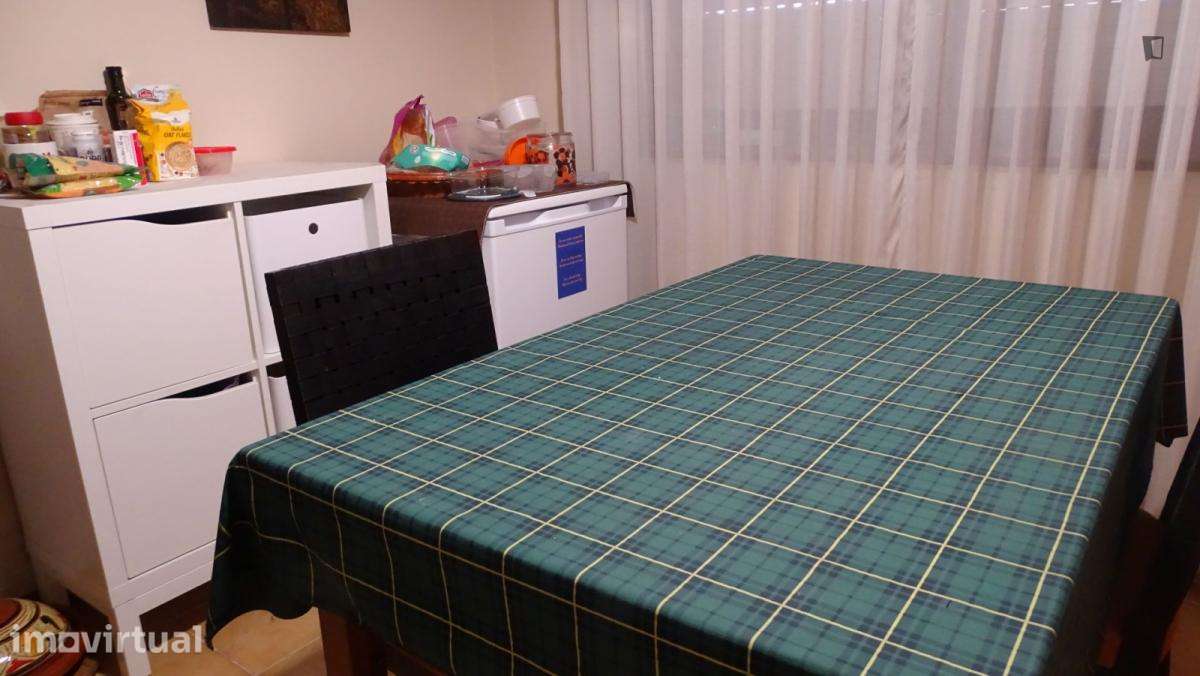 Quarto - localizado em Valongo Porto - Grande imagem: 2/24