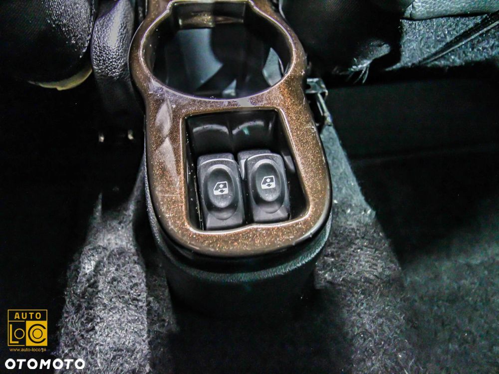 Dacia Duster 1.6 16V 4x4 Prestige - 22