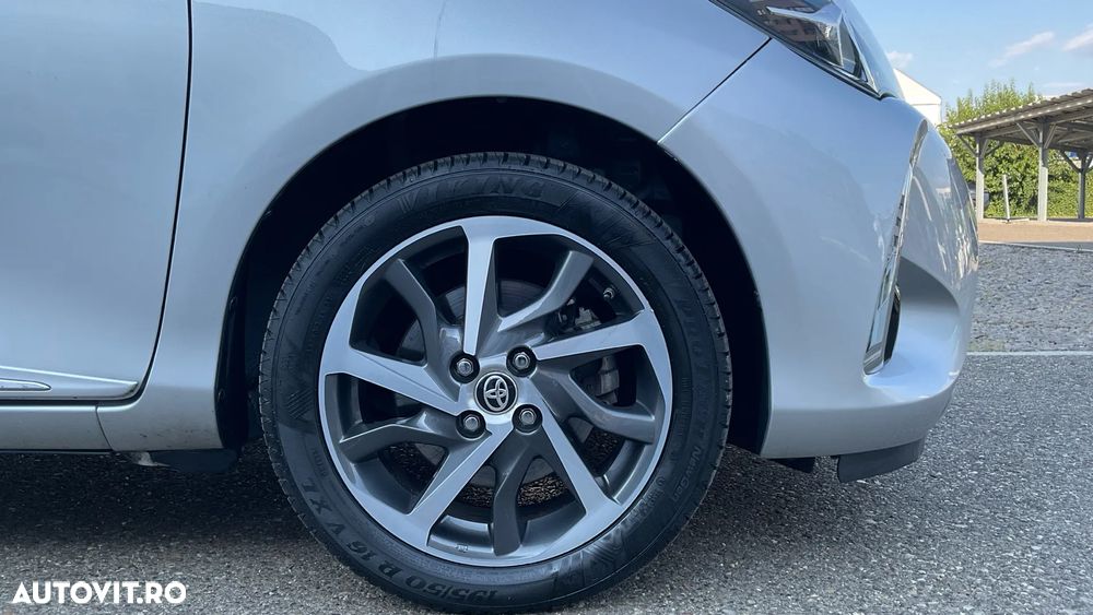 Toyota Yaris 1.5 VVT-i HSD Sol - 17