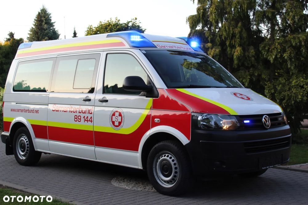 Volkswagen T5  AMBULANS KARETKA - 2