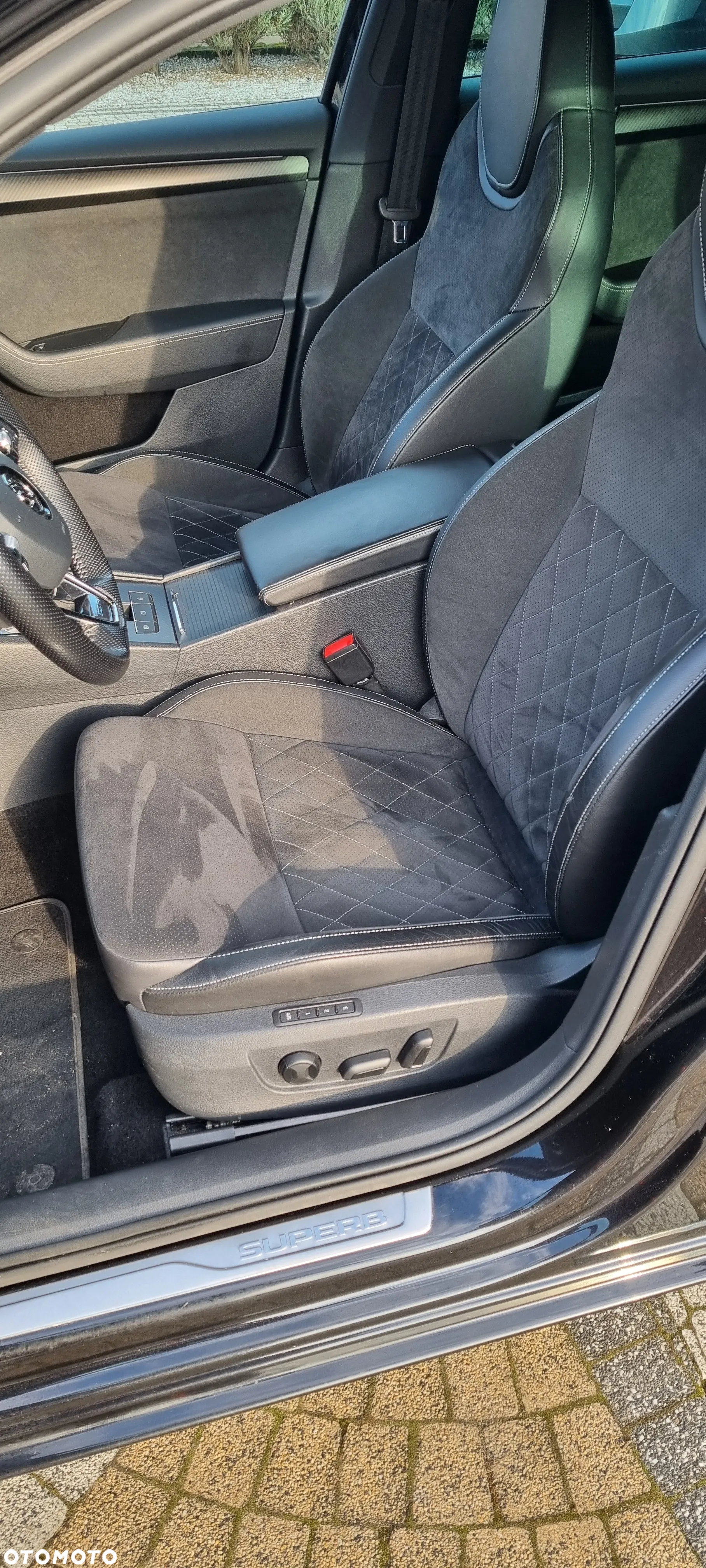 Skoda Superb 2.0 TDI DSG Sportline - 9