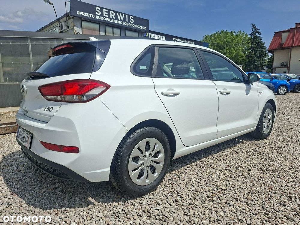 Hyundai i30 1.5 DPI Classic + - 7