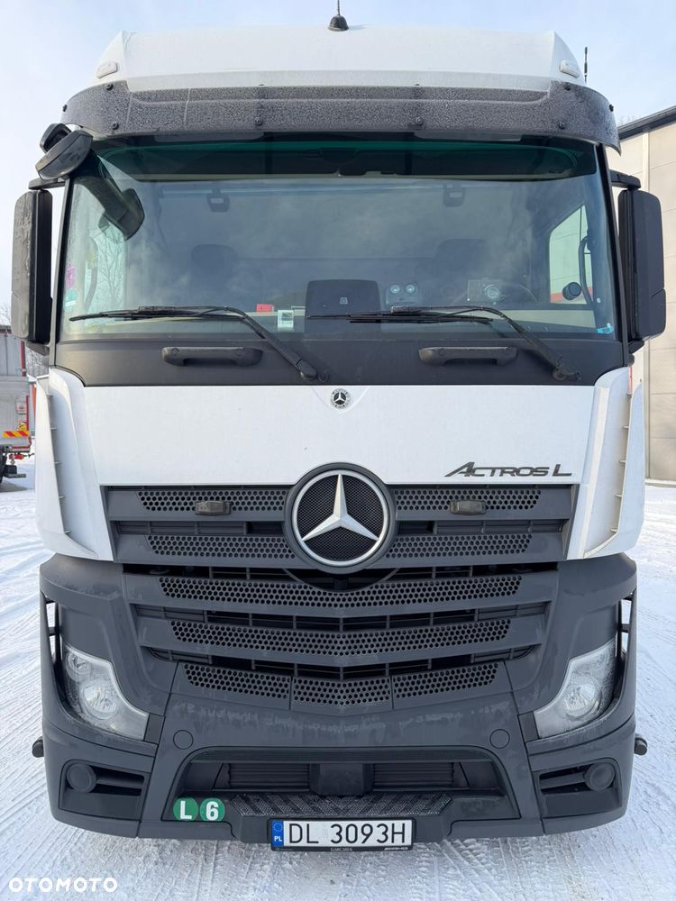 Mercedes-Benz ACTROS - 3