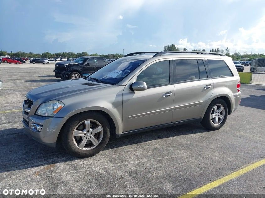 Mercedes-Benz GL - 14