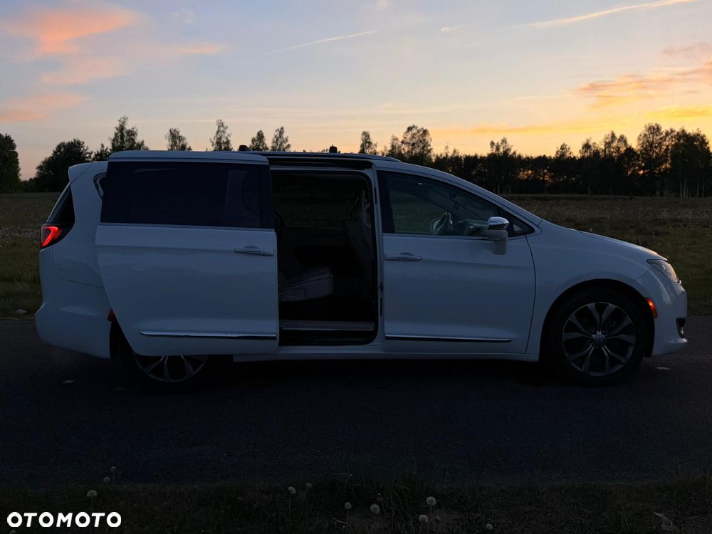 Chrysler Pacifica - 15