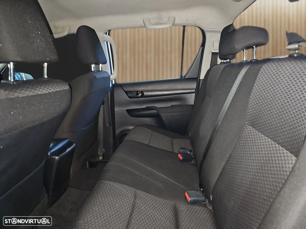 Toyota Hilux 2.4 D-4D 4WD CD CH - 11