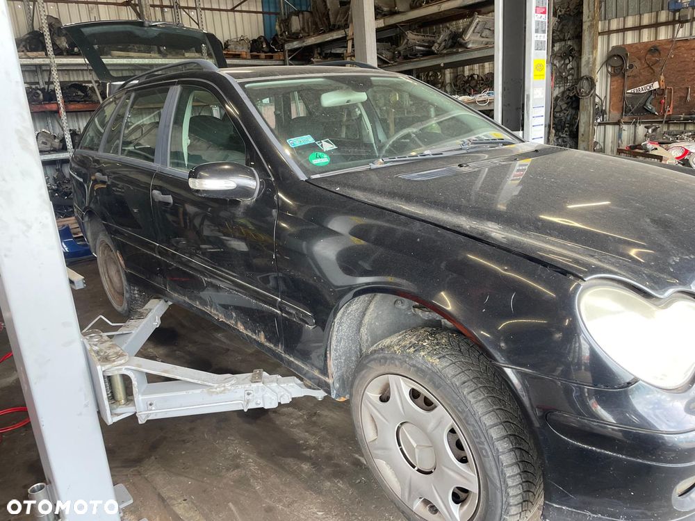 Mercedes C 220 CDI NA  CZĘŚCI!!! Kolor: 197 (czerń obsydianu - lakier metalik) - 2