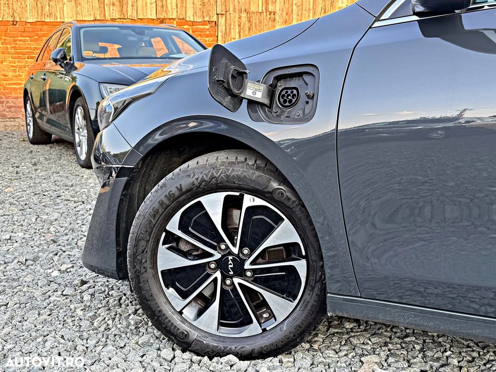 Kia Ceed - 33