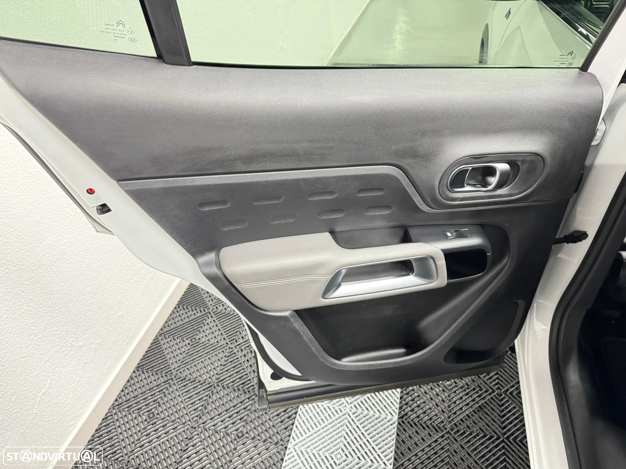 Citroën C5 Aircross 1.6 Hybrid Shine e-EAT8 - 16
