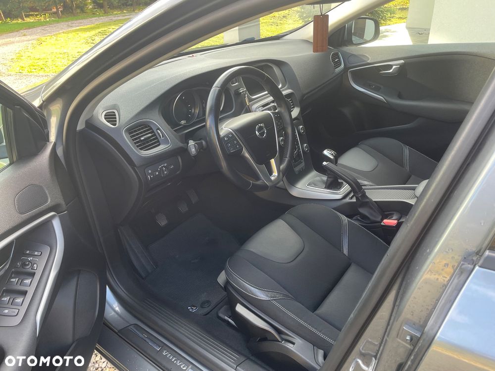 Volvo V40 D2 Drive-E Momentum - 19