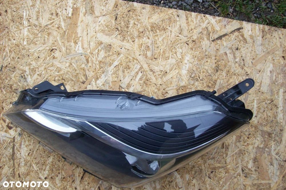 LAMPA PRZEDNIA LEWA TOYOTA YARIS III/LIFT - 2