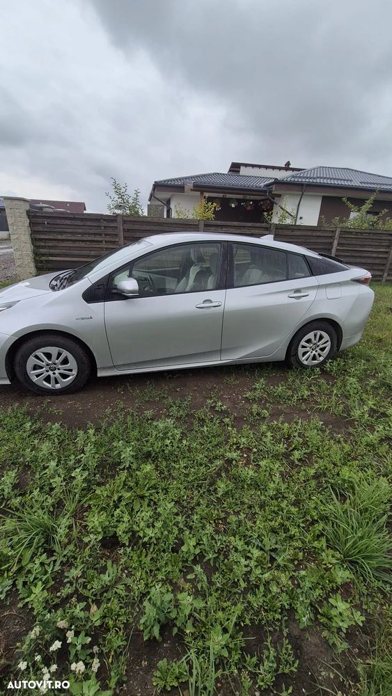 Toyota Prius Hybrid - 6