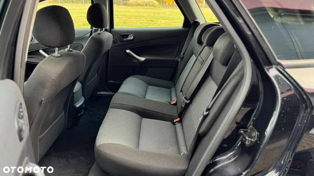 Ford Mondeo 1.6 Ambiente - 19