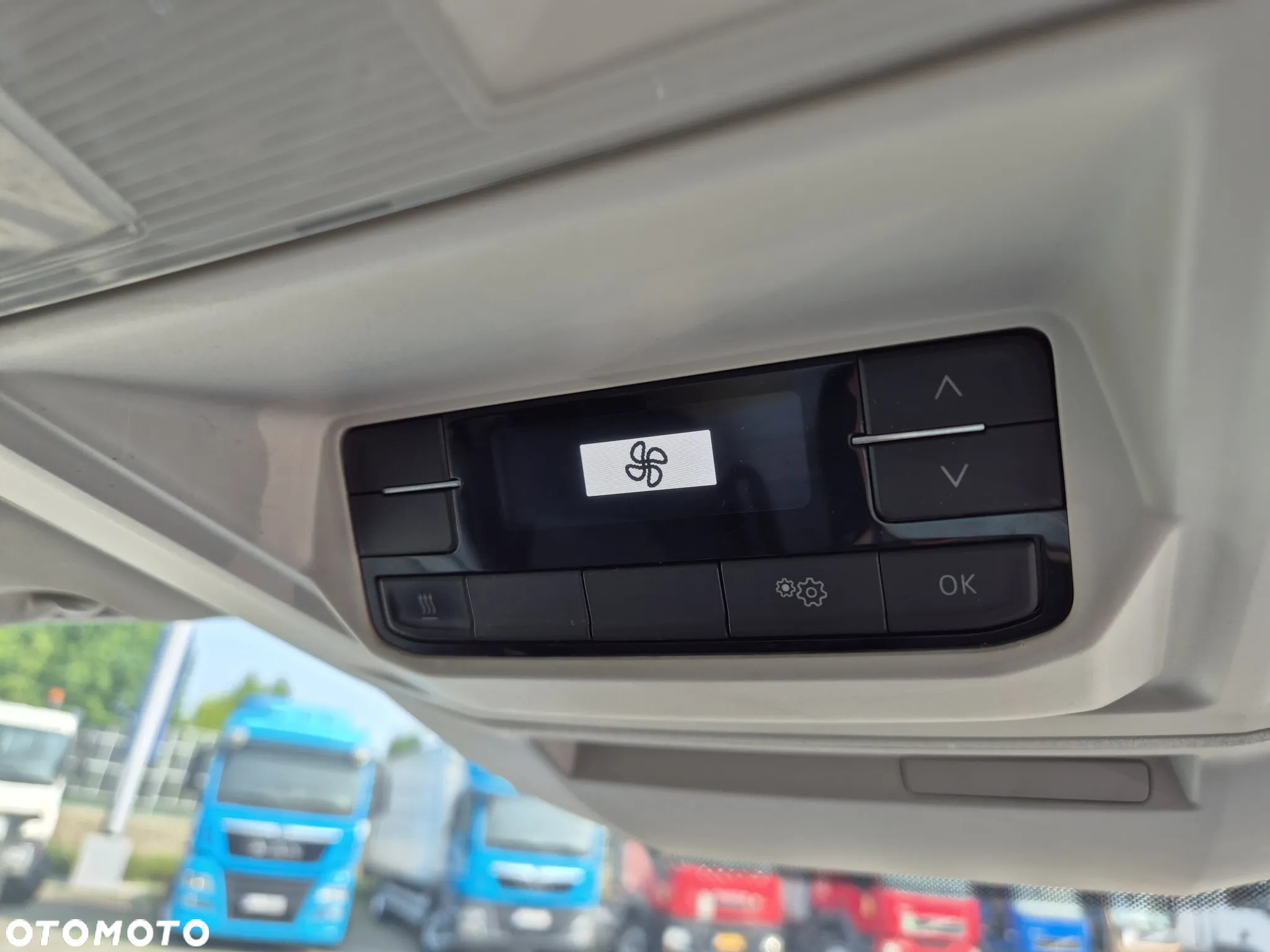 Volkswagen CRAFTER 2.0 TDi 177 / UNIKATOWY! / WYSOKI KONTENER / E6 / BEZWYPADKOWY / WINDA 750KG / WEBASTO - 22