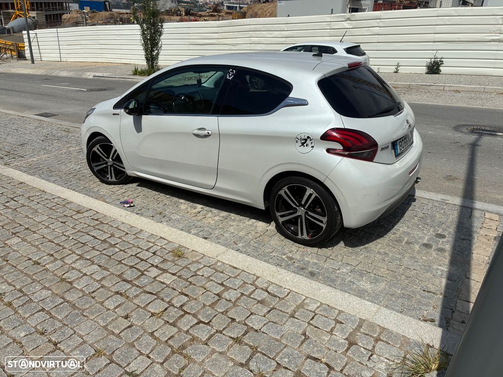 Peugeot 208 1.2 PureTech GT Line - 1