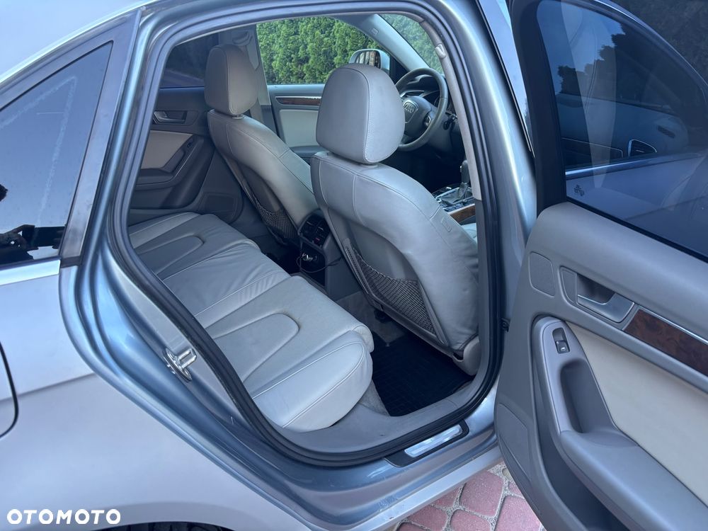Audi A4 Limousine - 8