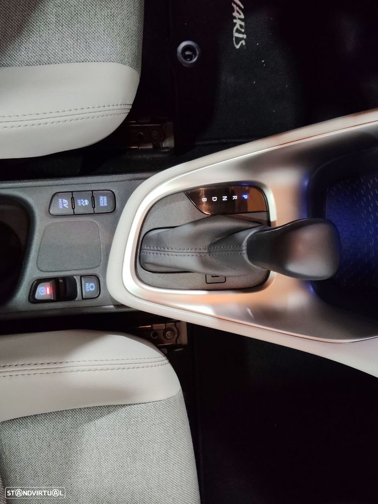 Toyota Yaris 1.5 HDF Luxury - 23