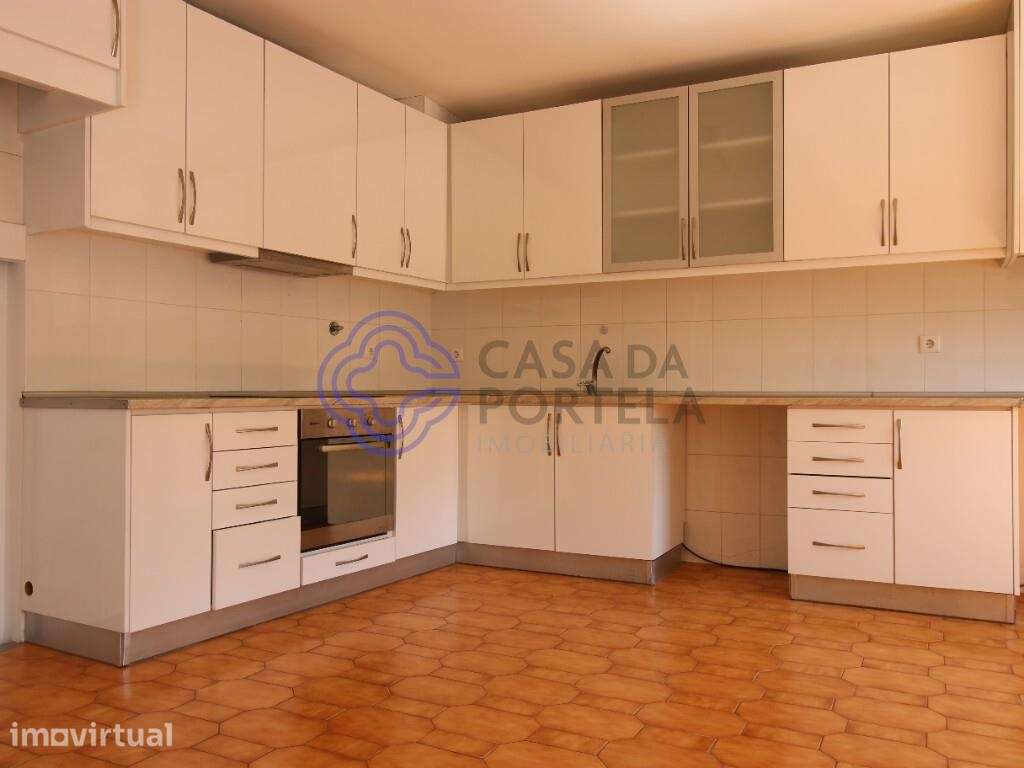 Apartamento Renovado T2+1 no centro de Carvalhos, terraço, salamandra - Grande imagem: 5/26