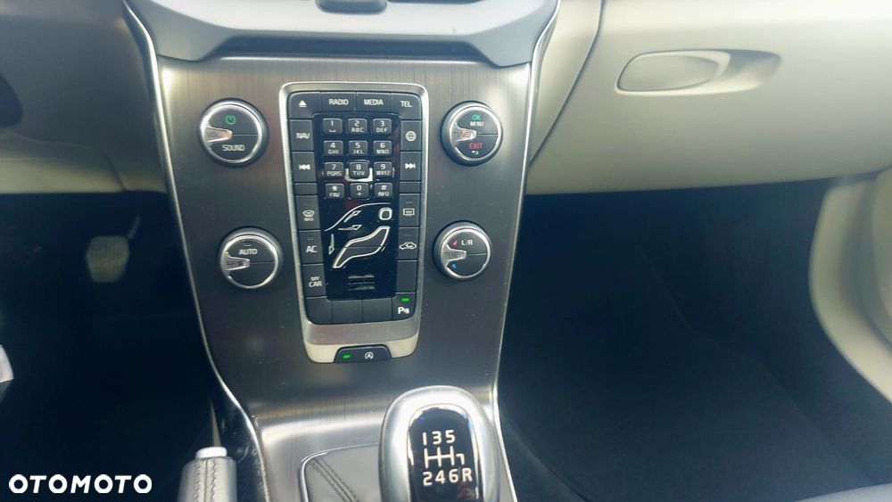 Volvo V40 D4 Momentum - 32