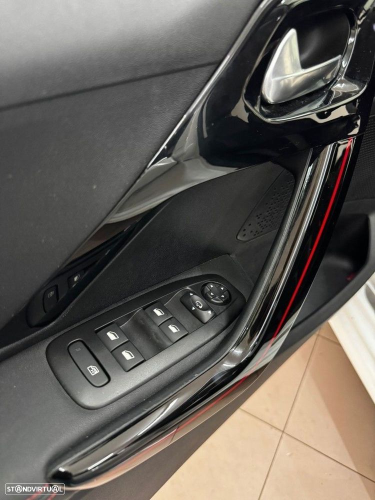 Peugeot 208 1.2 PureTech GT Line - 20