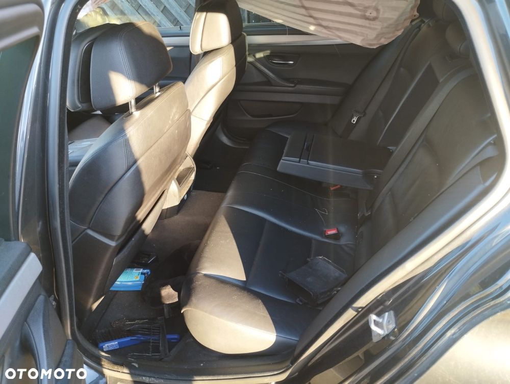 BMW Seria 5 525d xDrive Sport-Aut - 14