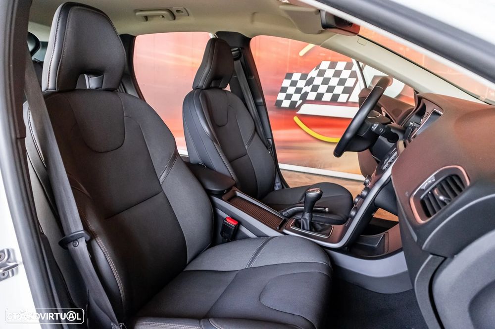 Volvo V40 Cross Country 2.0 D3 Plus - 23