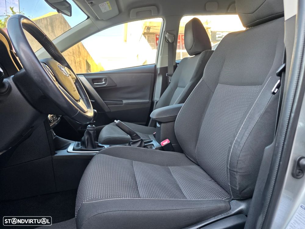 Toyota Auris Touring Sports 1.33 VVT-i Exclusive +Navi - 14