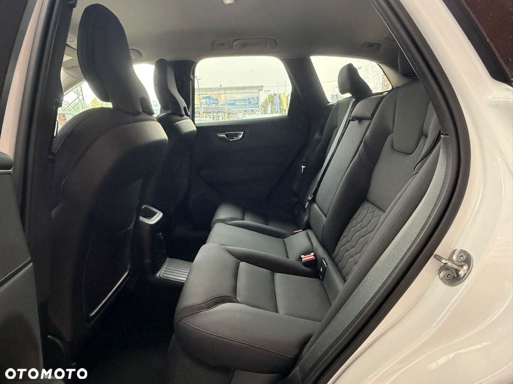 Volvo XC 60 B5 B AWD Plus Bright - 12