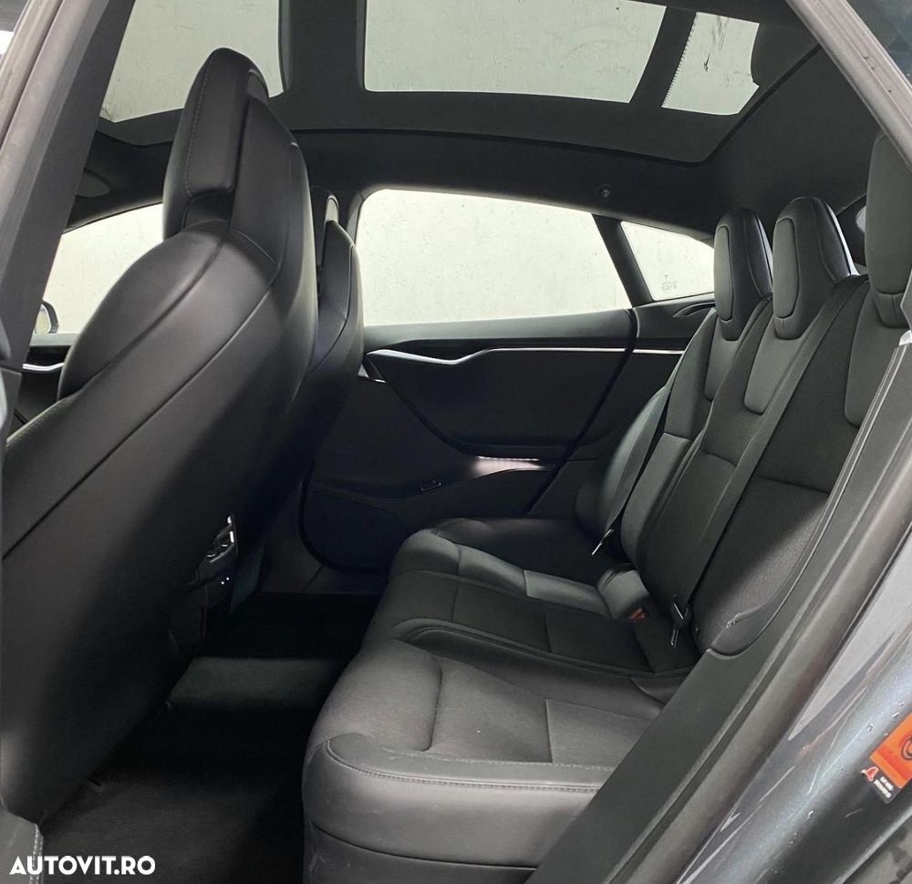 Tesla Model S - 9