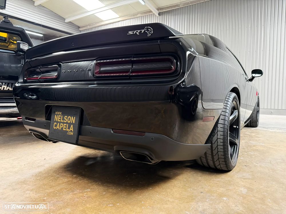 Dodge Challenger Auto SRT Hellcat - 10