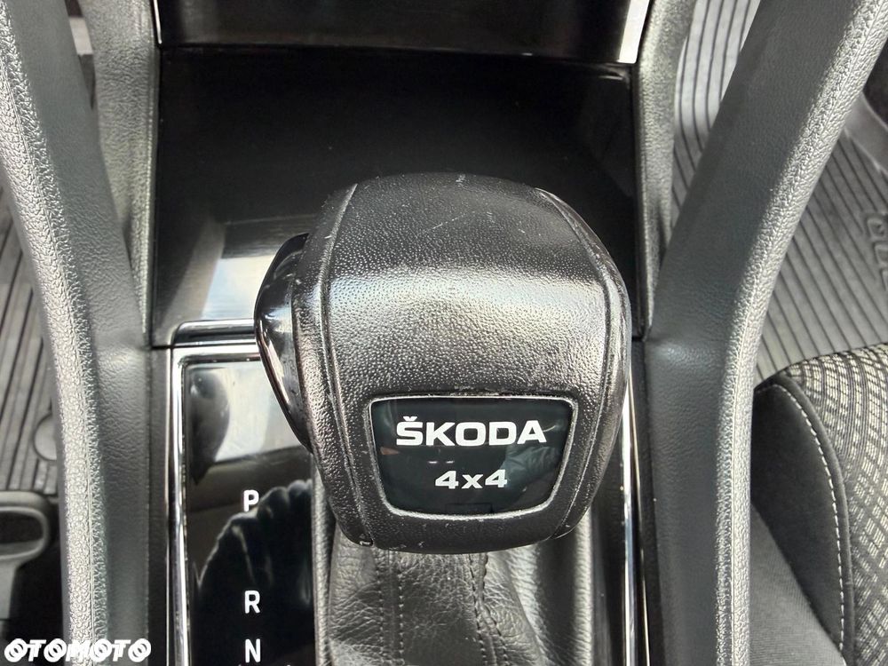 Skoda Karoq 2.0 TDI SCR 4x4 Style DSG - 14