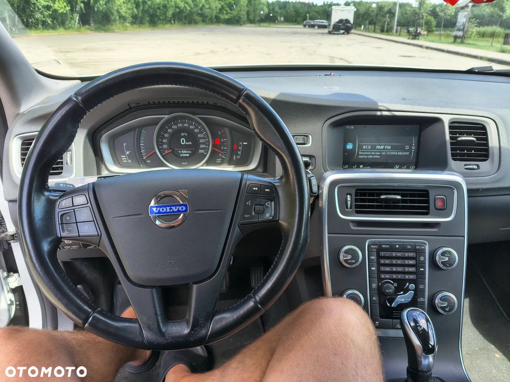 Volvo V60 D4 Geartronic Momentum - 12