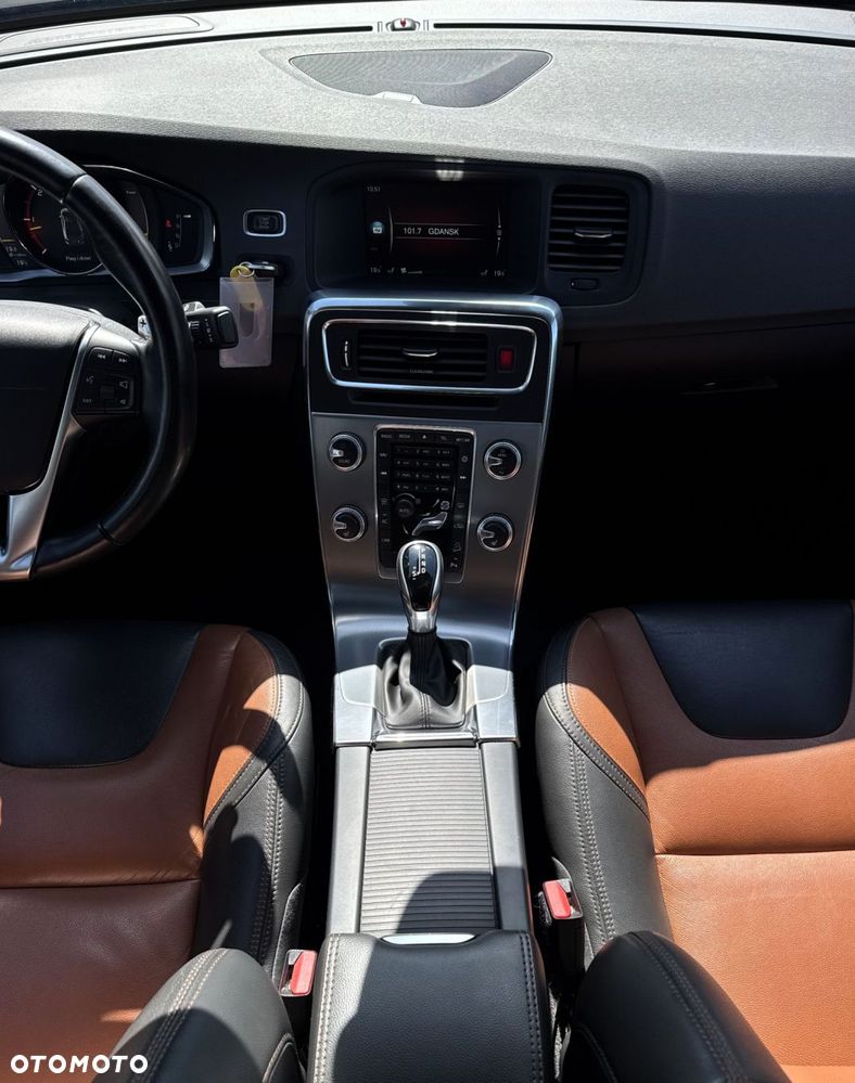 Volvo S60 Cross Country - 16