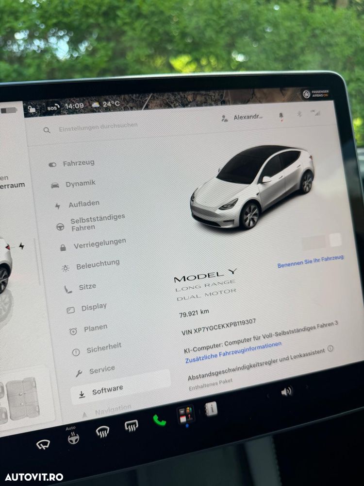 Tesla Model Y Long Range Dual Motor AWD - 32