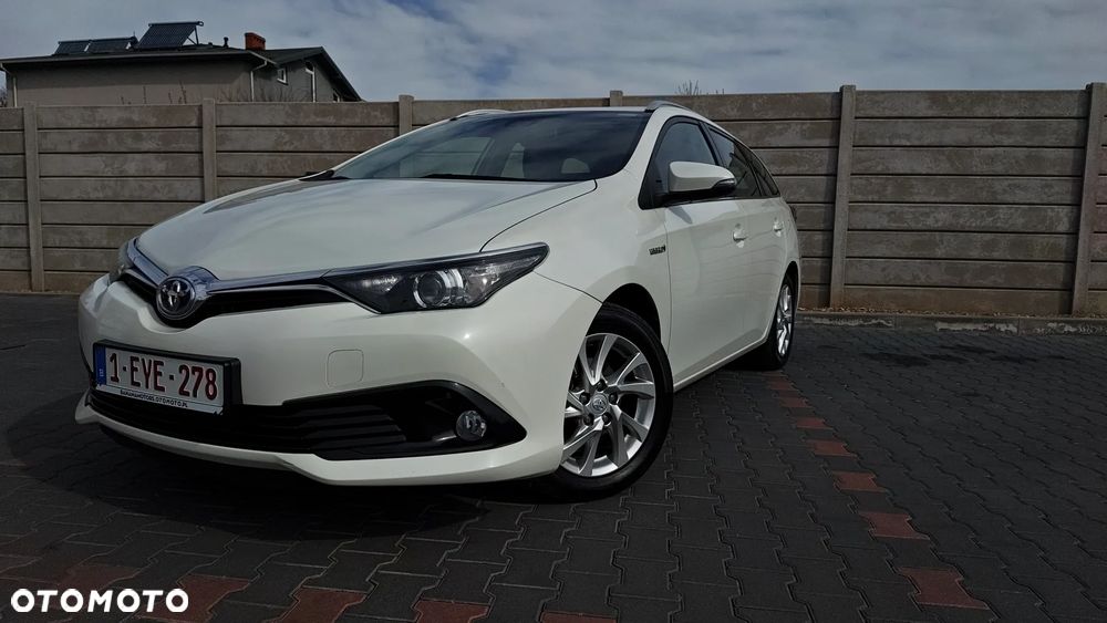 Toyota Auris 1.8 HSD Luna - 2