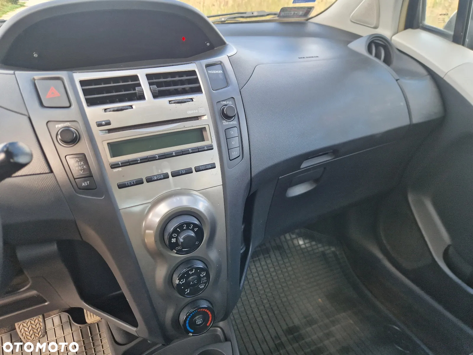 Toyota Yaris 1.0 Terra A/C - 19