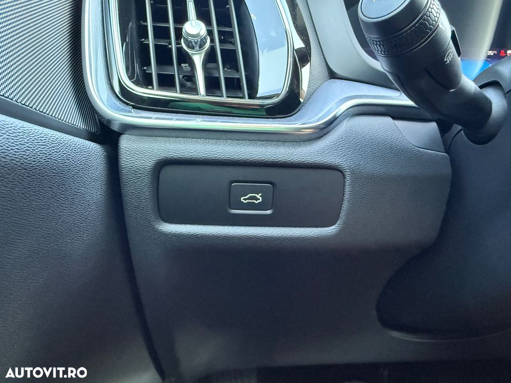 Volvo V60 B4 MHEV AT8 FWD Momentum - 21